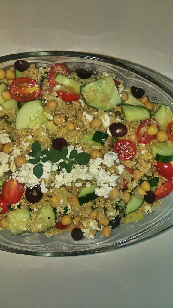 Mediterraean Quinoa Salad || Biscuits & Burlap